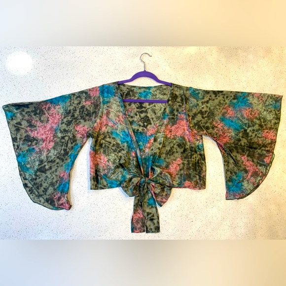 Boho tie wrap top. Indian silk. Bell sleeves. Crop top Tie--Dye. 60’s Hippie - Picture 3 of 8